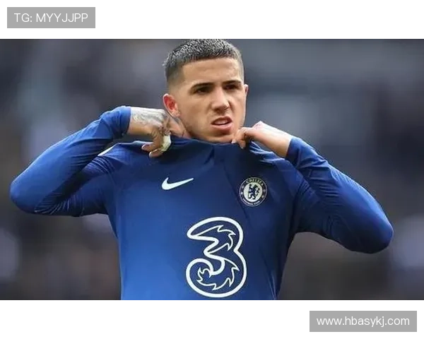 土耳其足球明星发型女孩的时尚魅力与青春活力展现